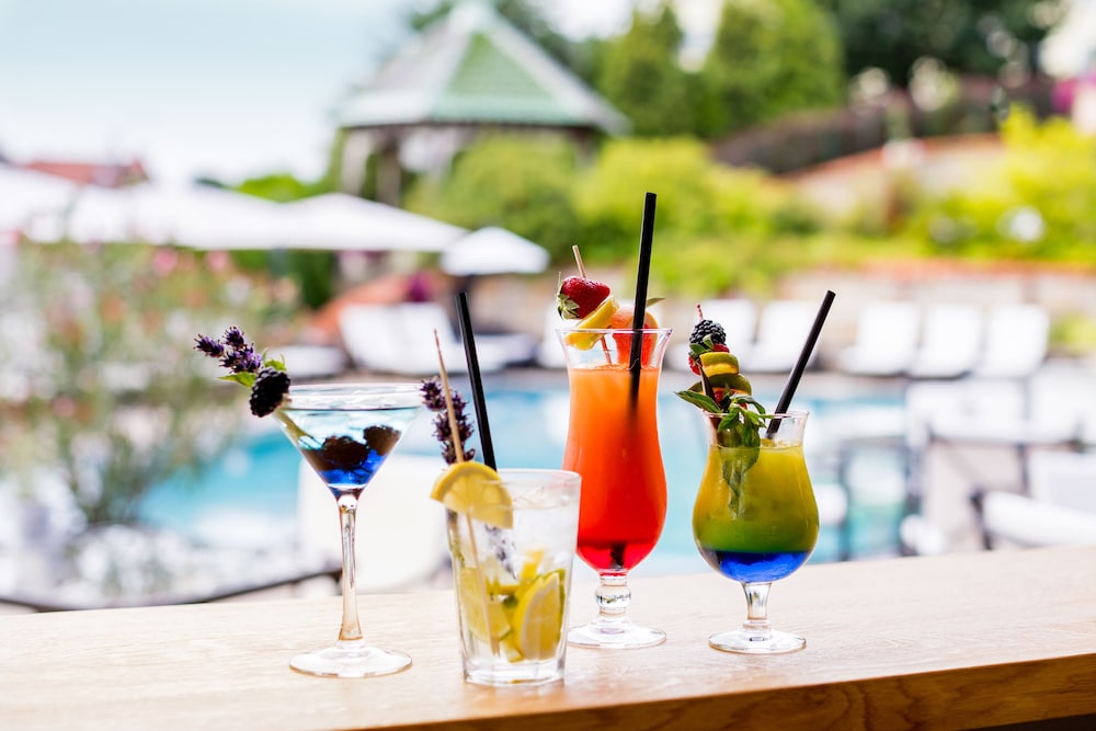 Poolside bar