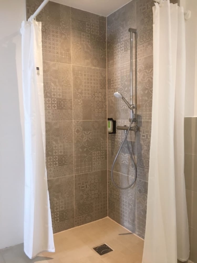 Hand-held showerhead