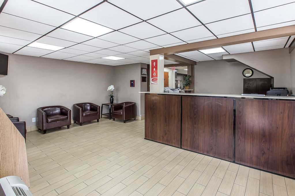 Econo Lodge Midtown - photo 3