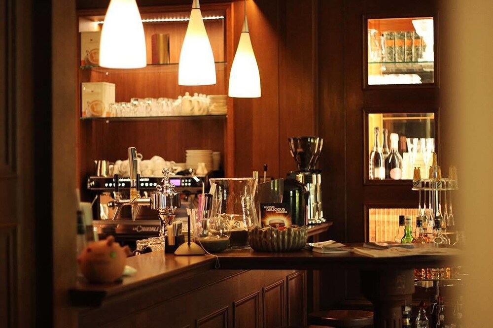Hotel Bar