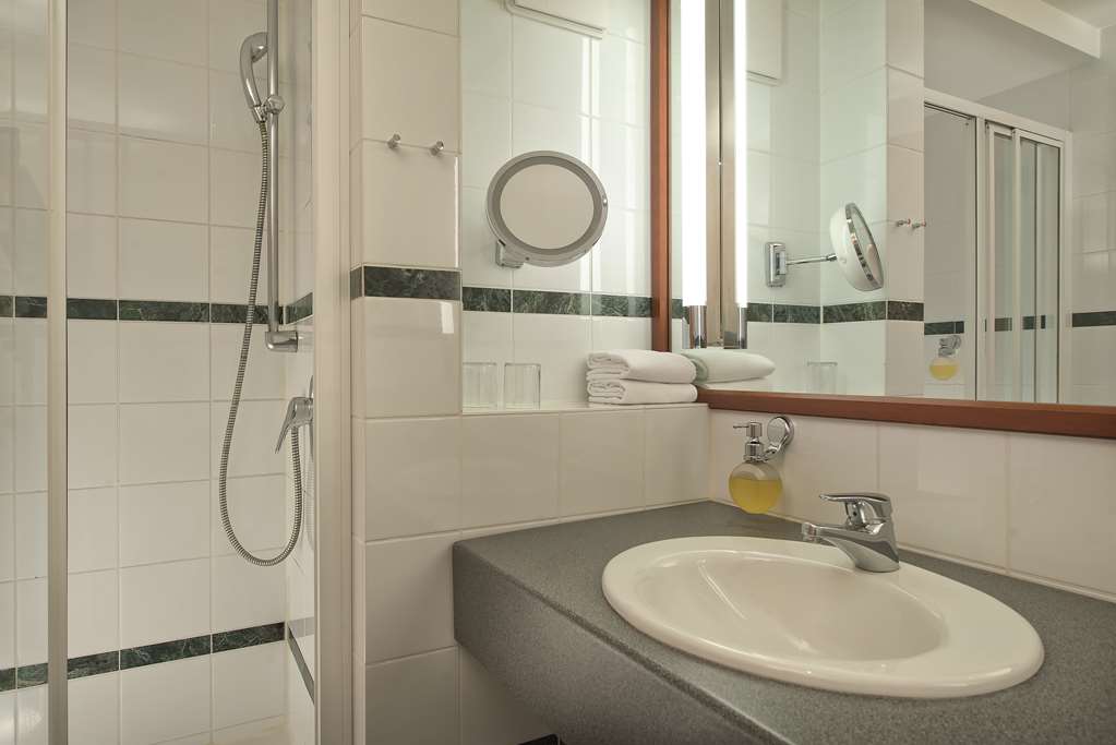 seminaris seehotel potsdam bathroom high