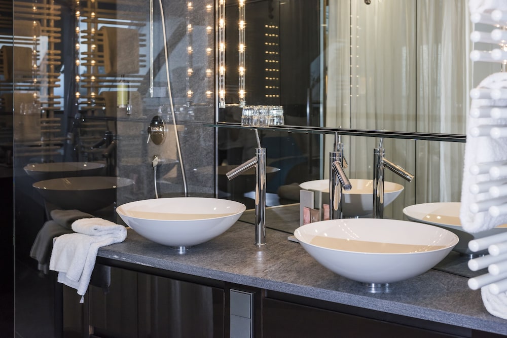 Bathroom sink