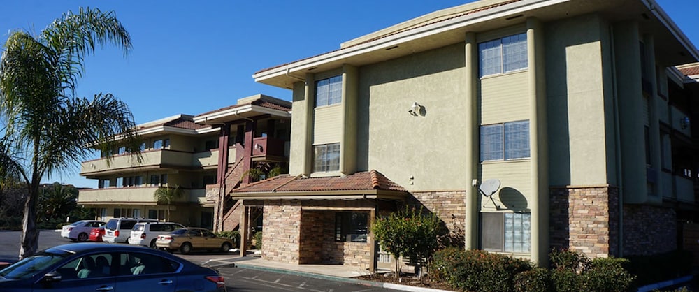 Executive Inn Hotel - photo 2