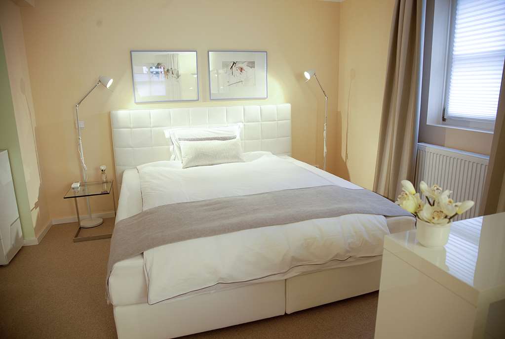Arthotel ANA Fleur Appartment Pader Bett Edit