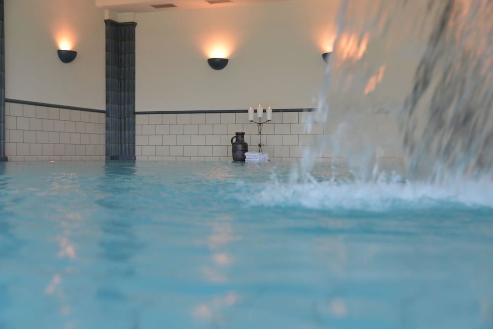 Pool waterfall