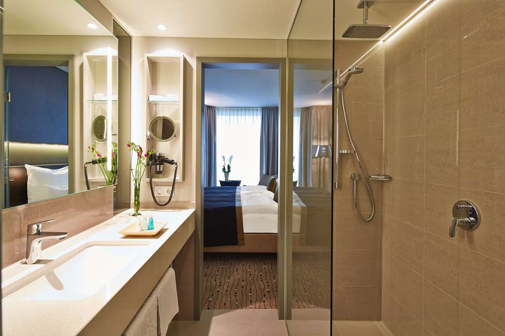 Steigenberger Hotel Am Kanzleramt, Berlin, Germany - Superior room / bathroom