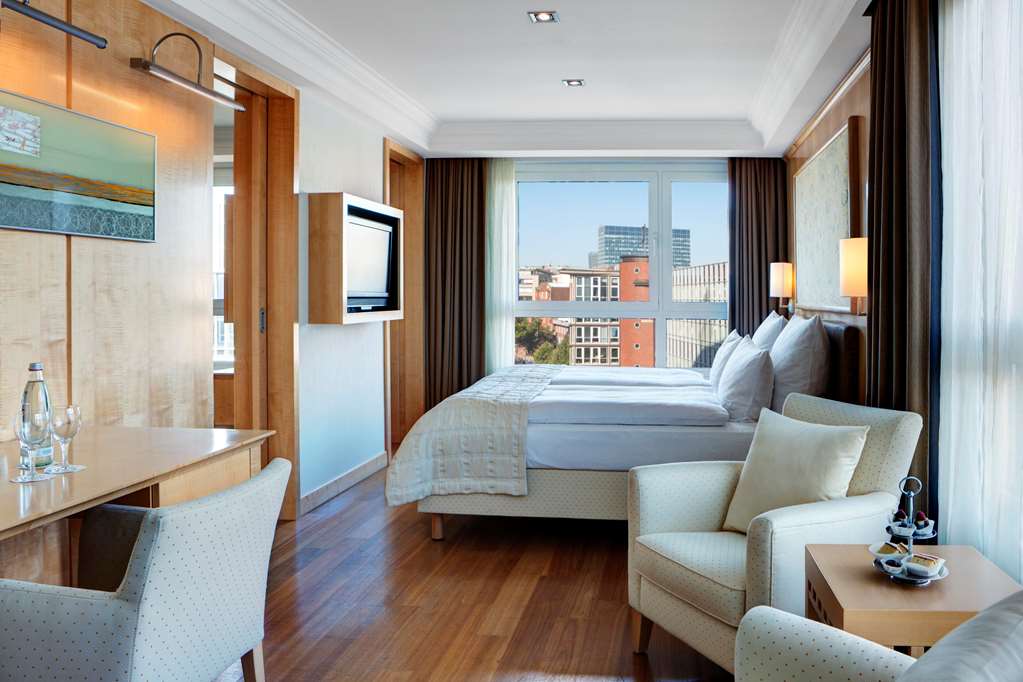 Steigenberger Hotel Hamburg, Germany - Superior Suite bedroom