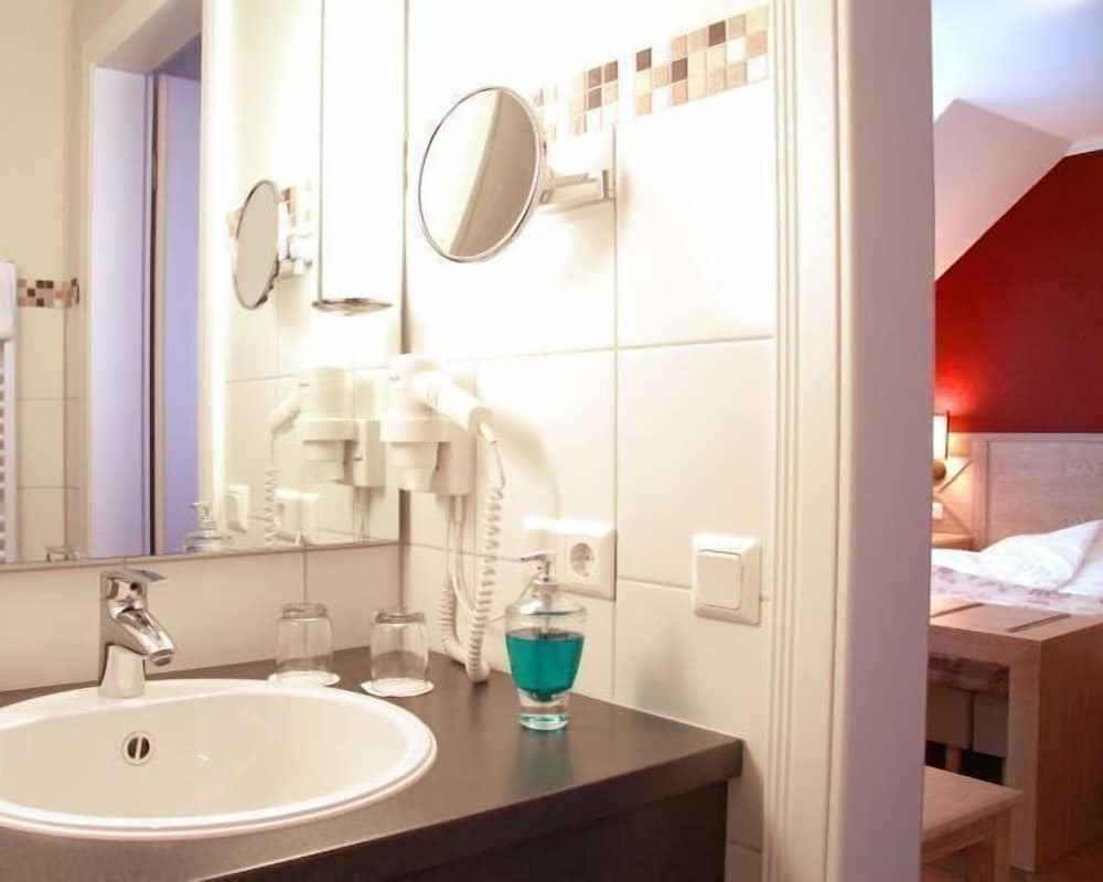 Bathroom sink