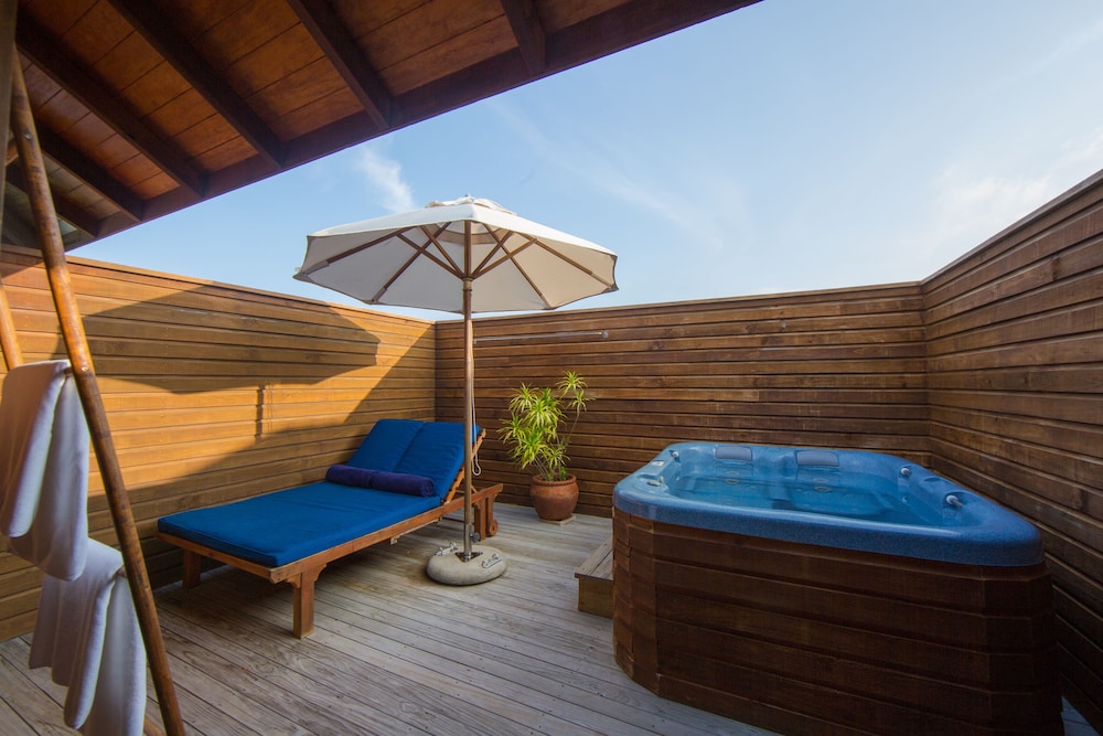 Jetted tub
