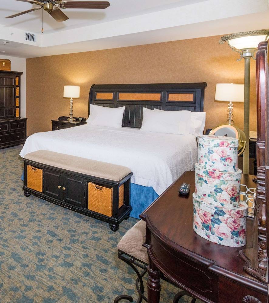 Hampton Inn and Suites Amelia Island Historic Harbor Front - photo 5