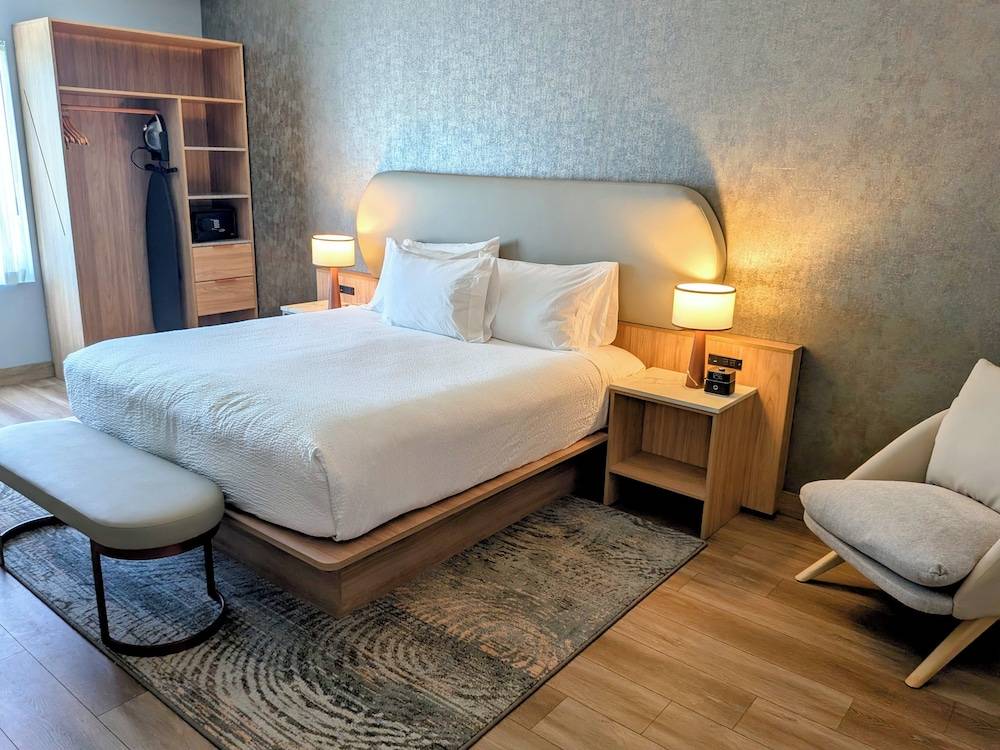 Dolphin Harbor Inn - photo 5