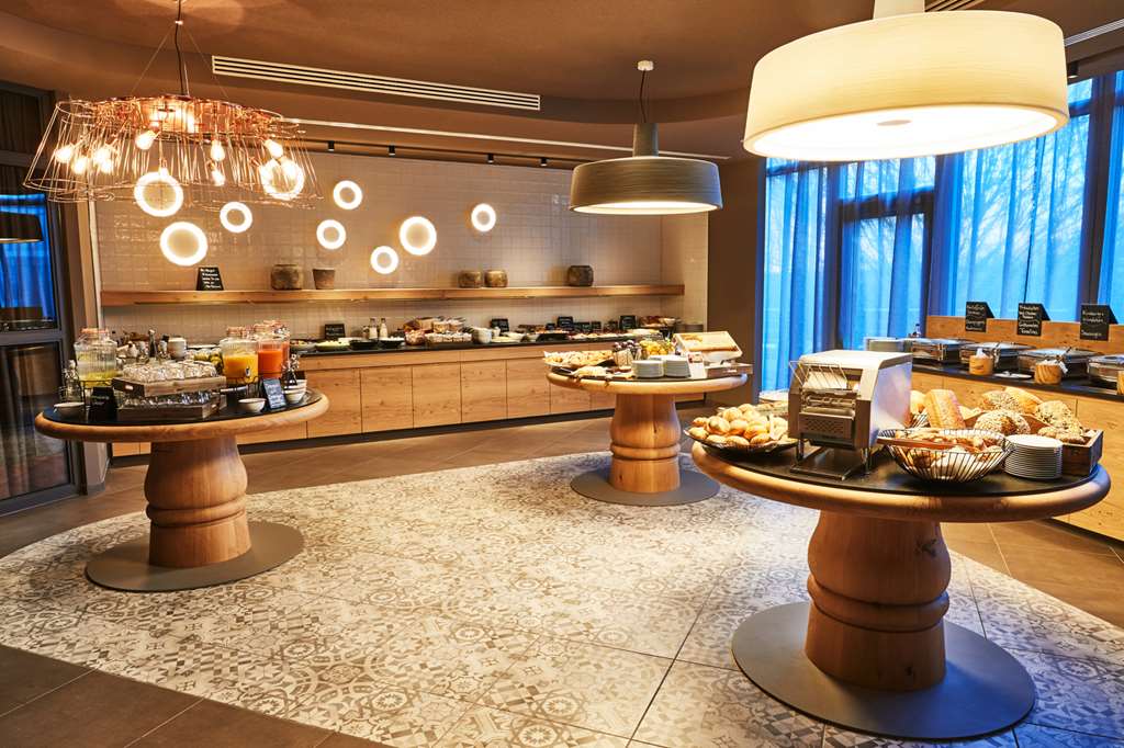 Steigenberger Hotel Muenchen/Munich, Germany - Breakfast Buffet