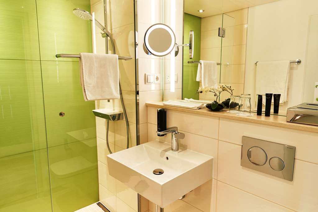 Steigenberger Airport Hotel Frankfurt, Deutschland - Business room bath