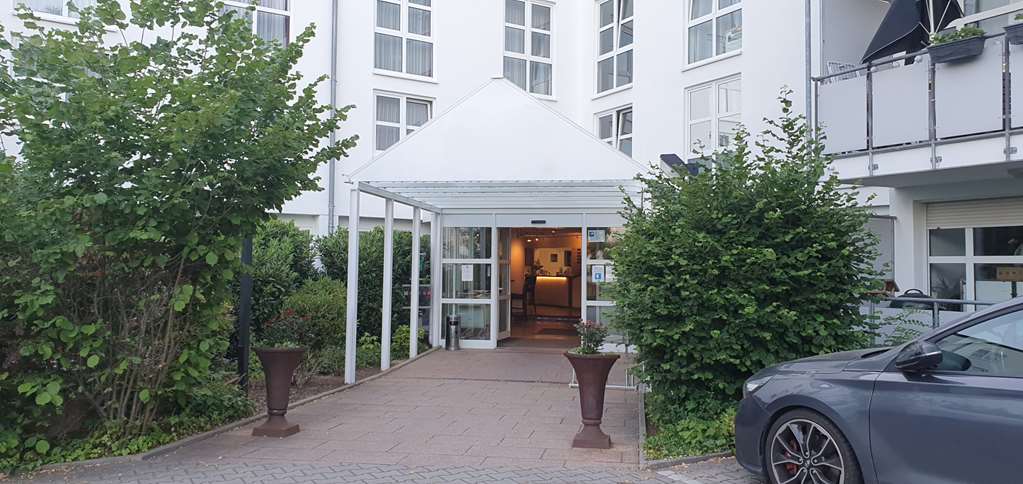 Best Western Hotel Erlangen - Exterior view of the hotel entrance