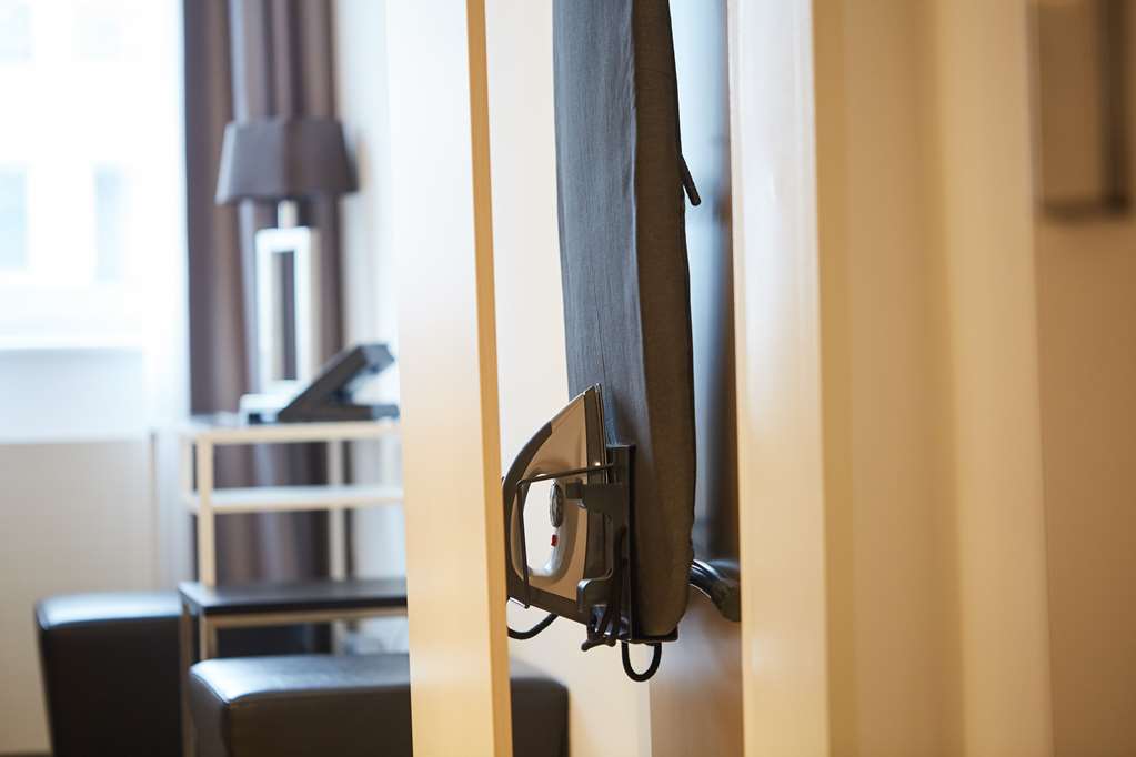 scandic berlin kurfuerstendamm room singleuse sr ironing board
