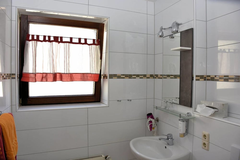 Bathroom sink