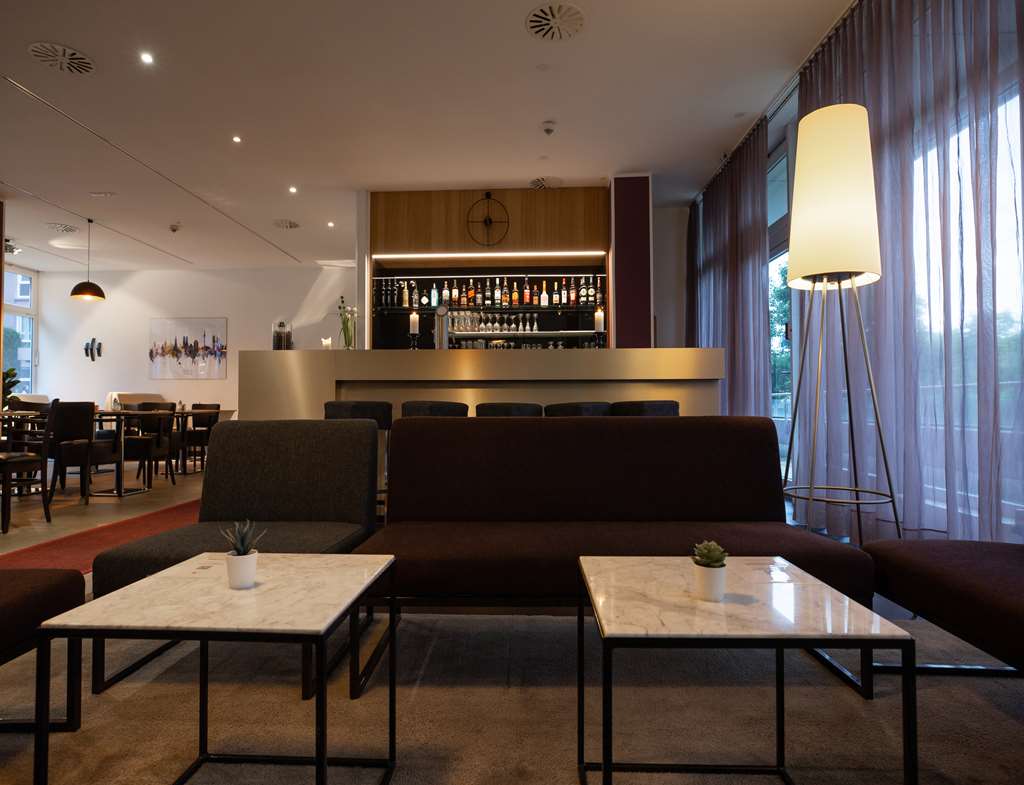 LOBBY BAR