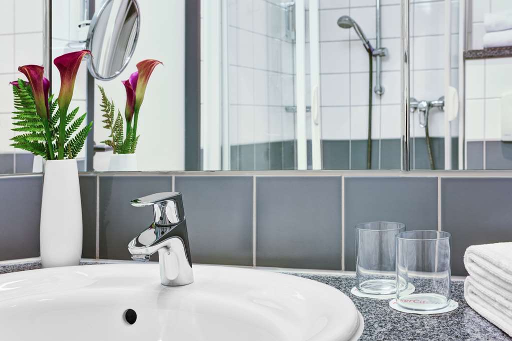IntercityHotel Duesseldorf, Germany, bathroom