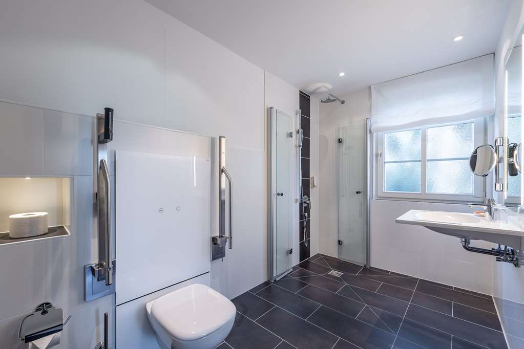 Bathroom handicapped Suite_TOP Hotel Jagdschloss Niederwald