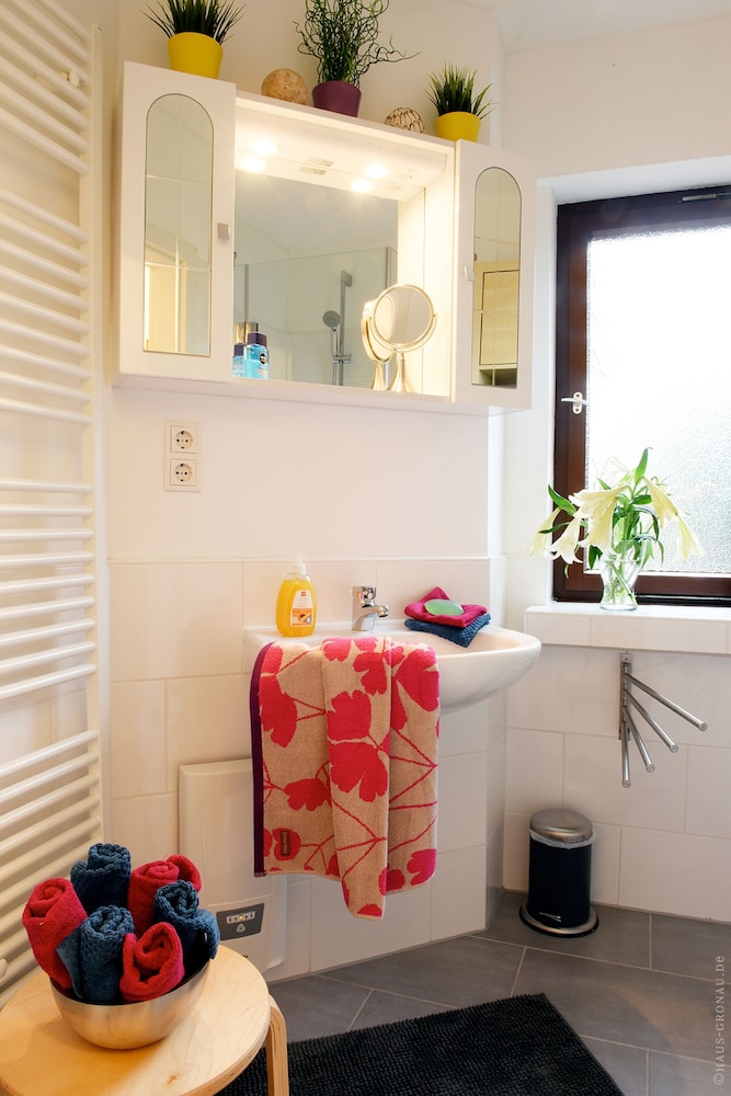 Bathroom sink