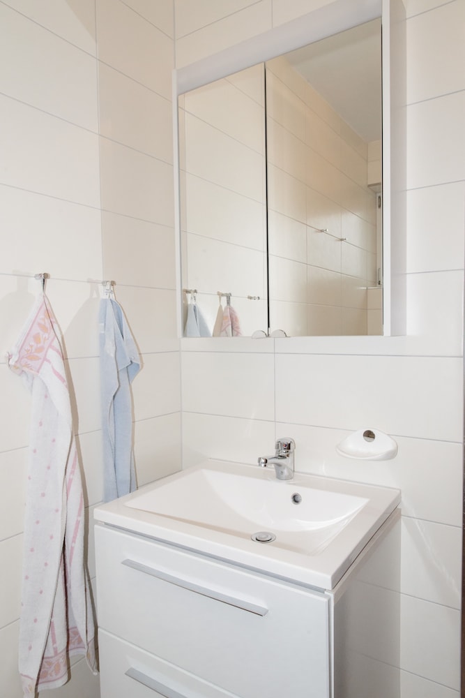 Bathroom sink