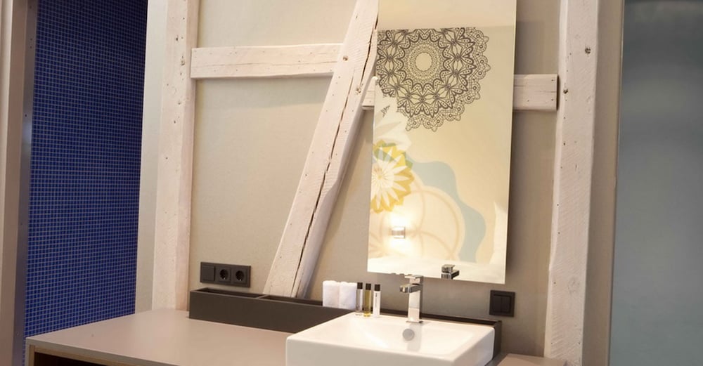 Bathroom sink