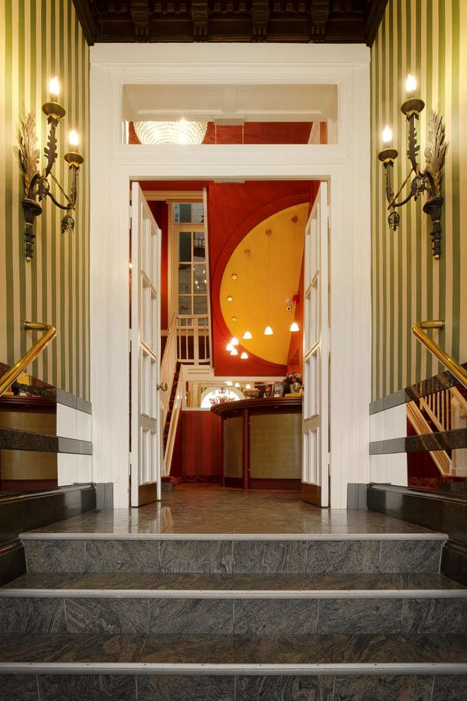 Hotel City House Lobby