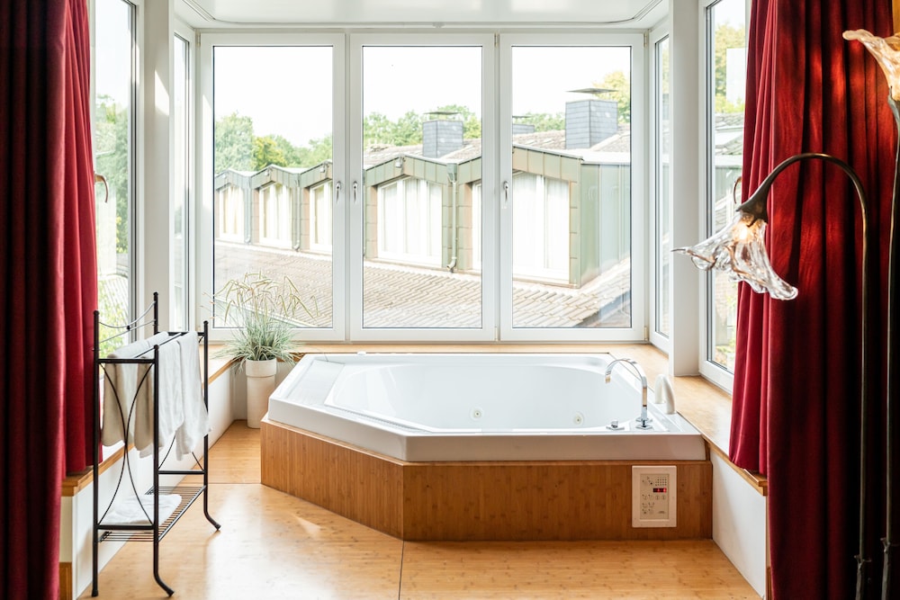 Private spa tub