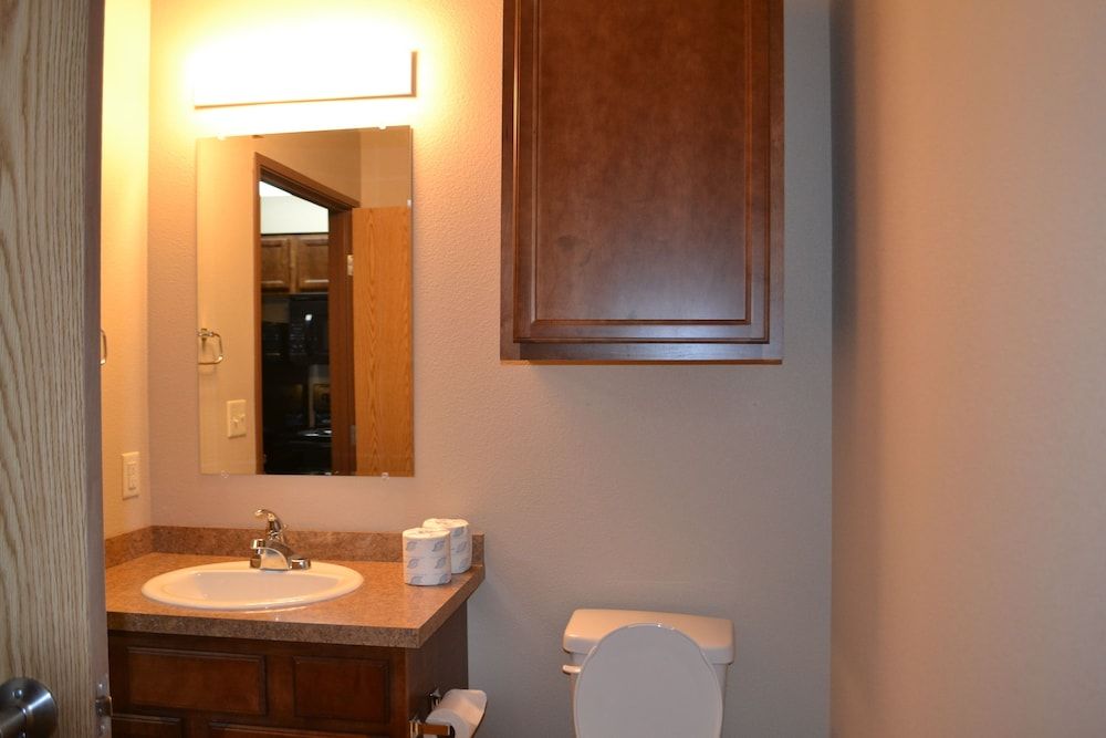 Bismarck Motor Motel - photo 5