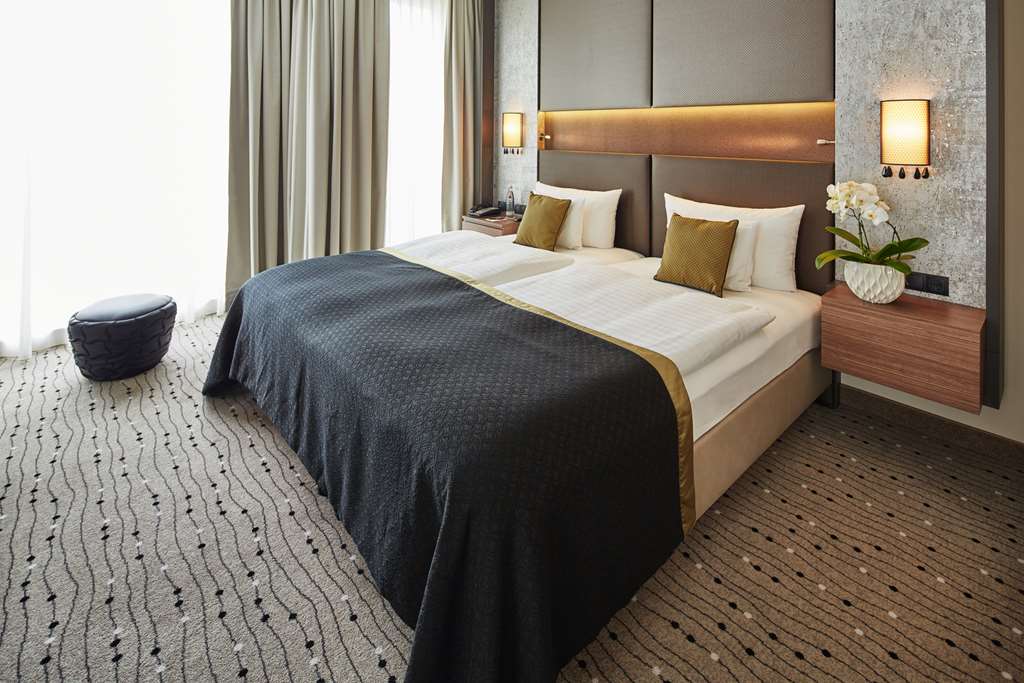 Steigenberger Hotel Am Kanzleramt, Berlin, Germany - Junior Suite sleeping area