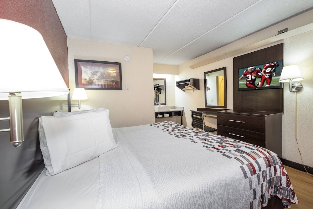 Red Roof Inn Atlanta Smyrna Ballpark - photo 5