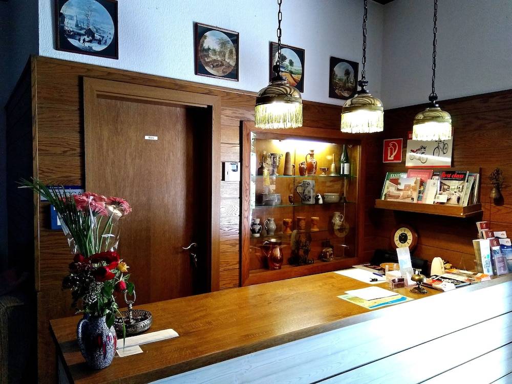 Check-in/check-out kiosk
