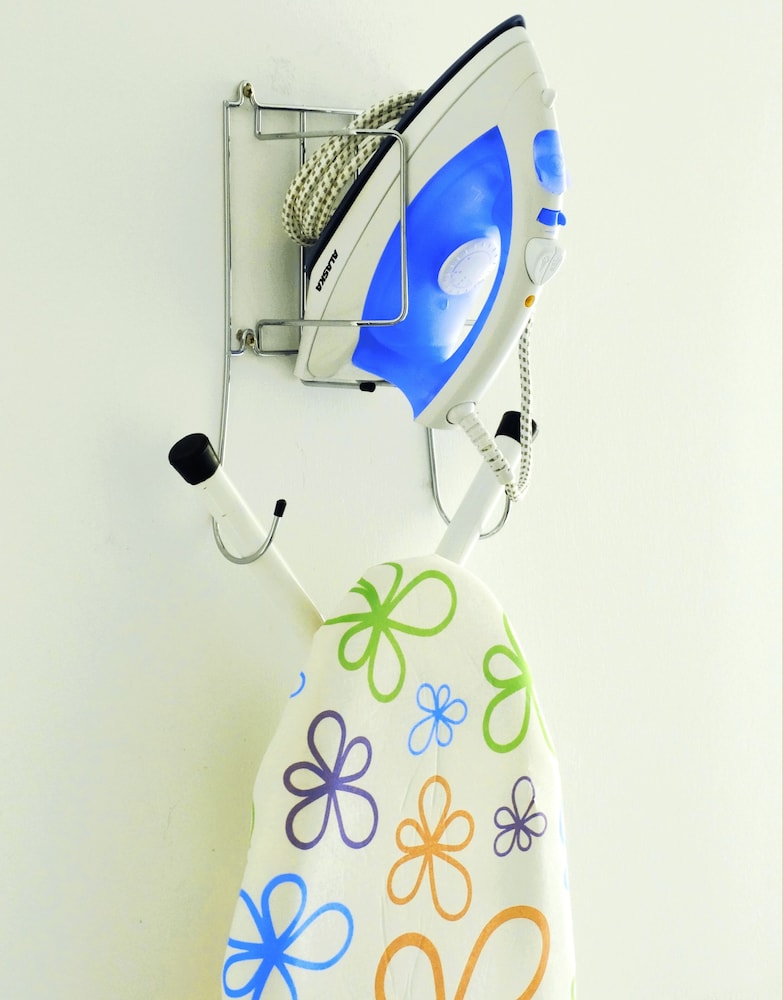 Iron/ironing board