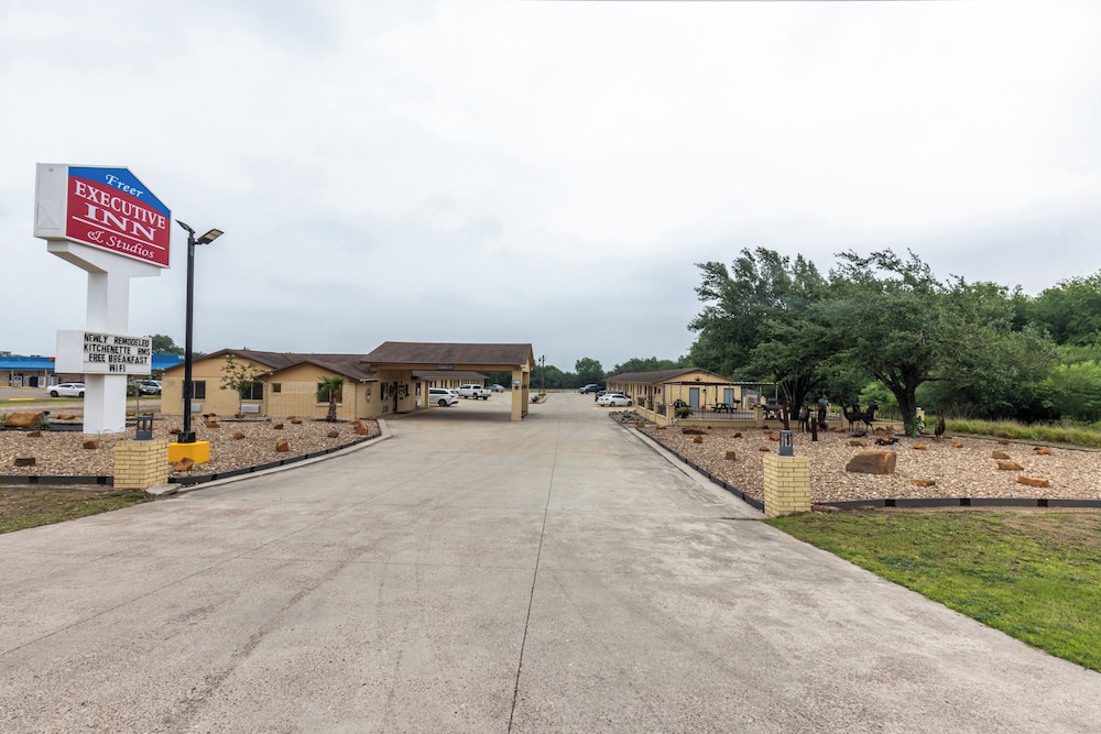 Freer Executive Inn & Studios by OYO - featured photo