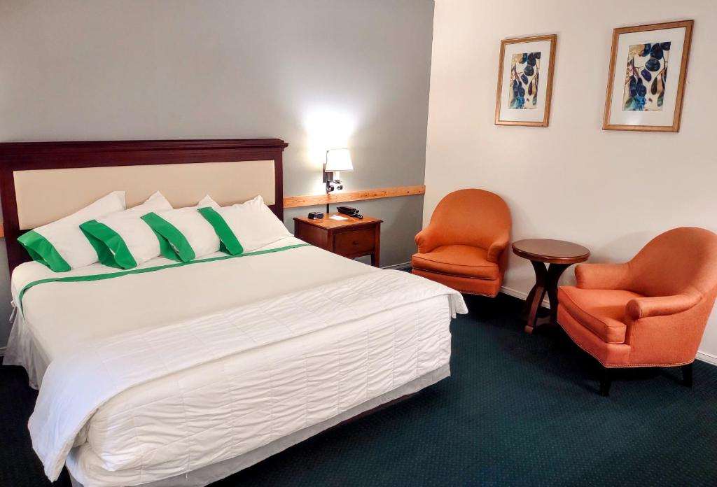 GuestHouse Enumclaw - featured photo