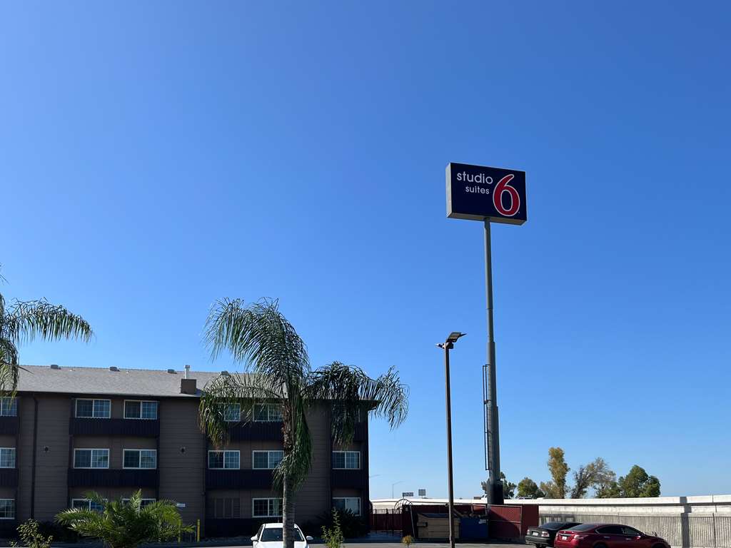 Studio 6 Suites Delano CA - featured photo