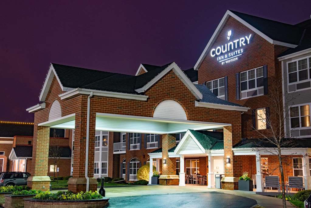 Country Inn & Suites by Radisson Milwaukee West WI - featured photo
