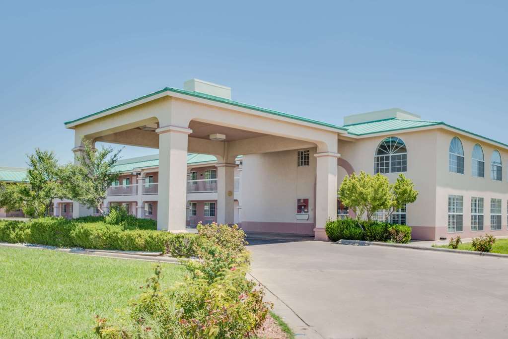 Days Inn by Wyndham Fort Stockton - featured photo