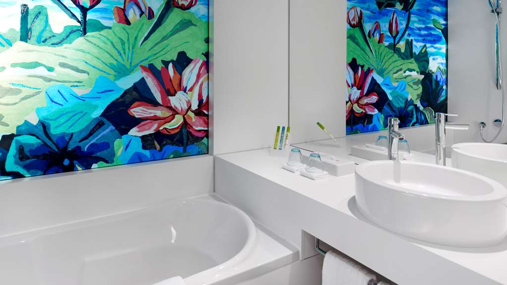 art'otel cologne art room bathroom