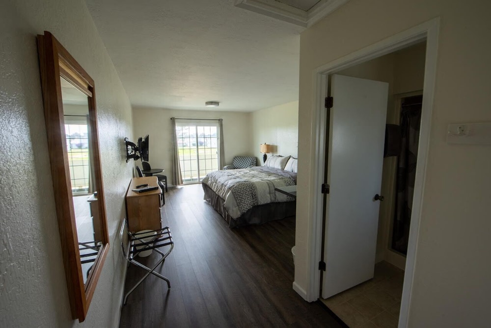 Pacific City Inn - photo 2