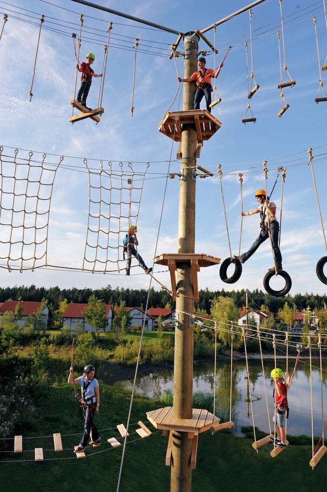 Ropes course (team building)