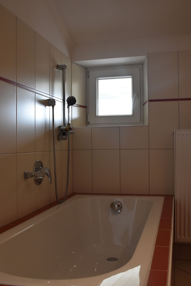 Deep Soaking Bathtub