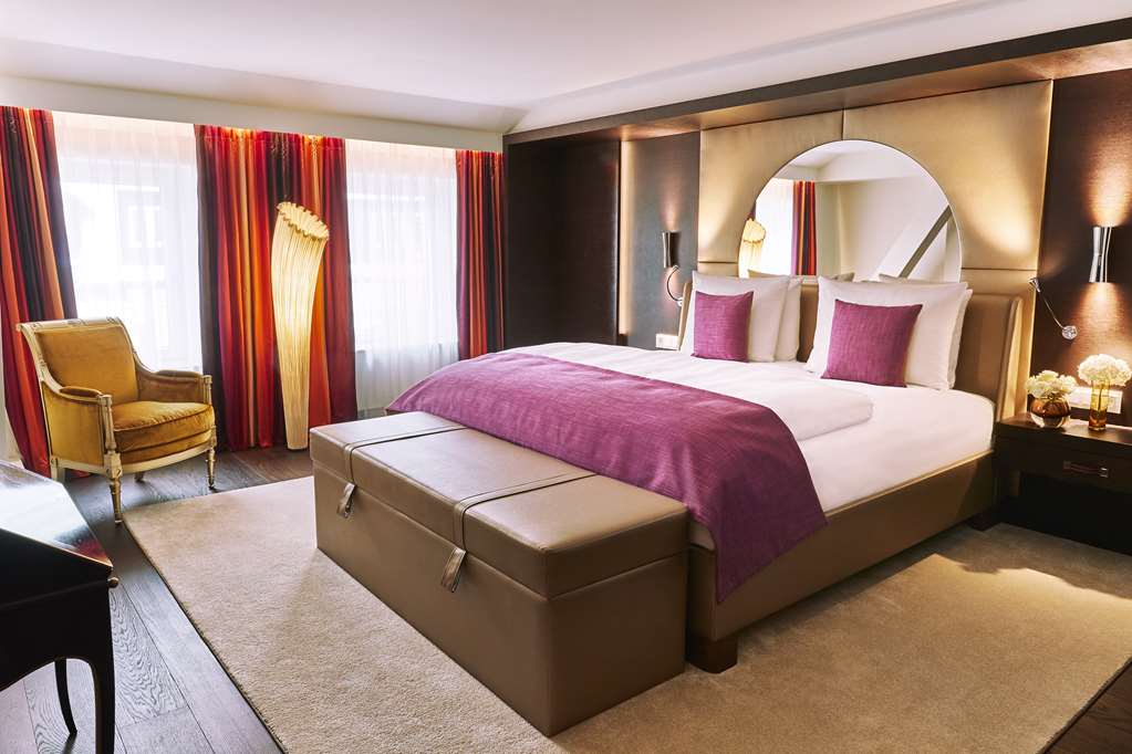 MUC1_Theresien Suite bedroom.jpg
