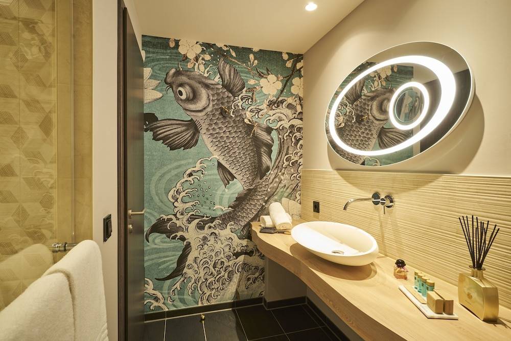 Bathroom amenities