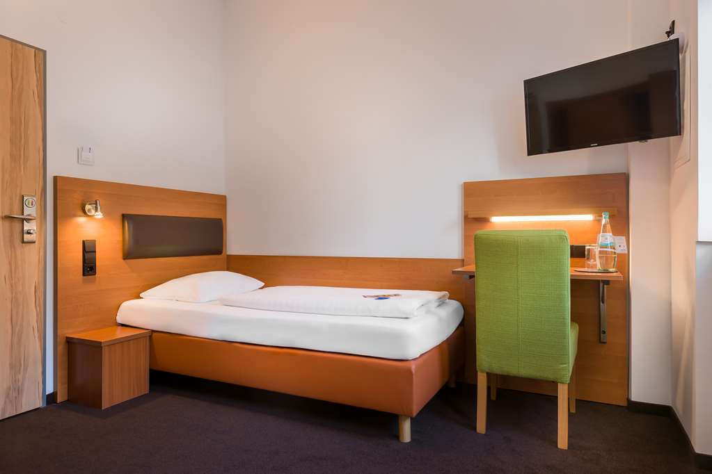 Economy single room Novum Hotel Bruy Stuttgart