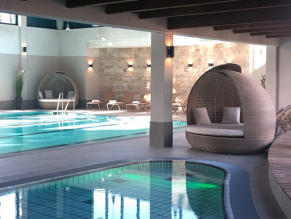 Exercise/lap pool