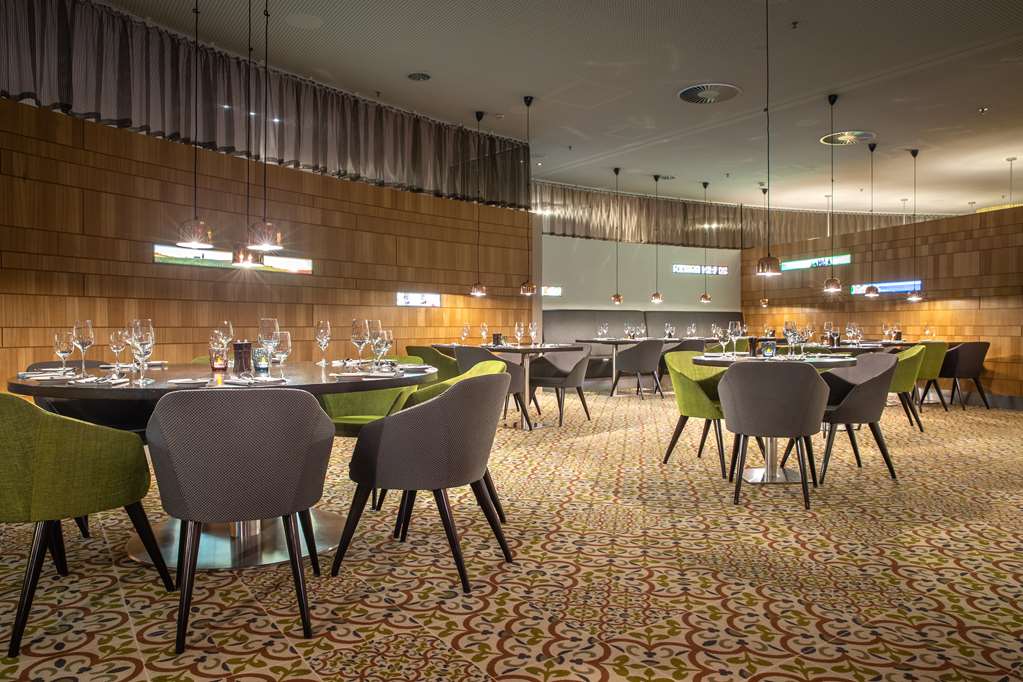 Circle Bar & Restaurant