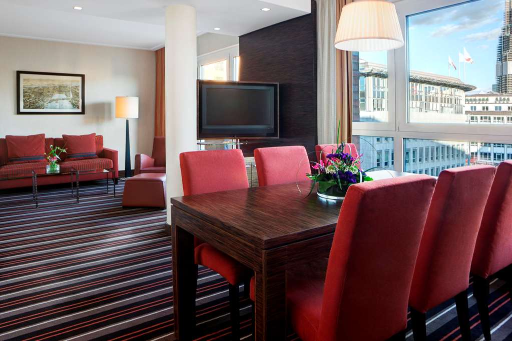 Steigenberger Hotel Hamburg, Germany - Deluxe Suite living room