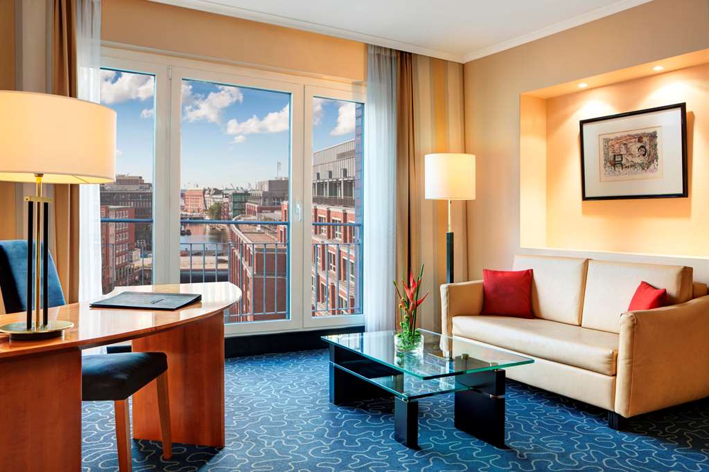 Steigenberger Hotel Hamburg, Germany - Junior Suite living area