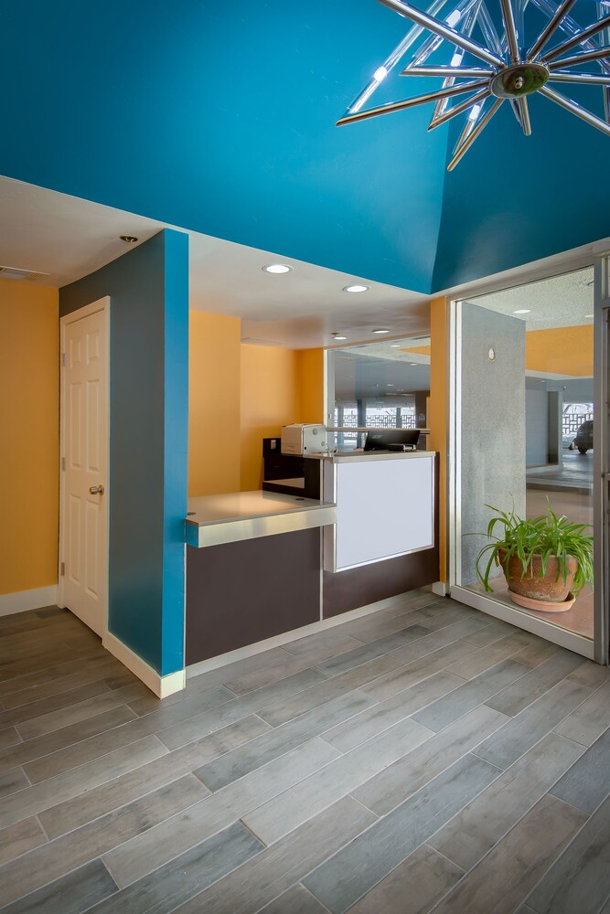 Vagabond Inn Executive Bakersfield Downtowner - photo 2
